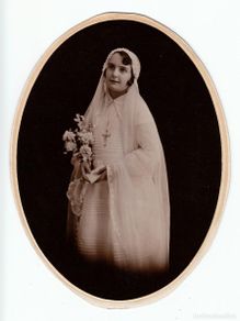 Fotografía antigua: Preciosa fotografía. Niña de Comunión con ramo de flores. Posiblemente Derrey, Valencia. 1934 aa